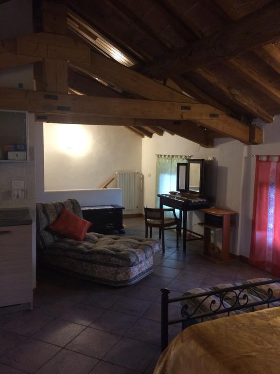Yoghi & Bubu Apartman Gambolò Szoba fotó