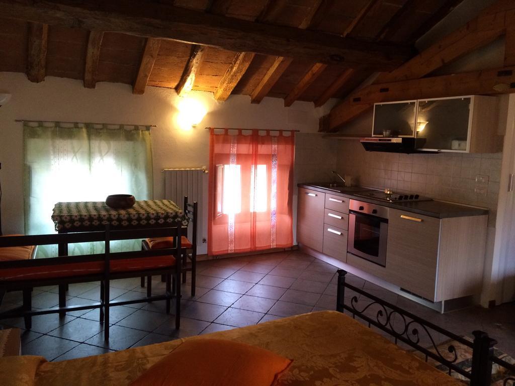 Yoghi & Bubu Apartman Gambolò Szoba fotó