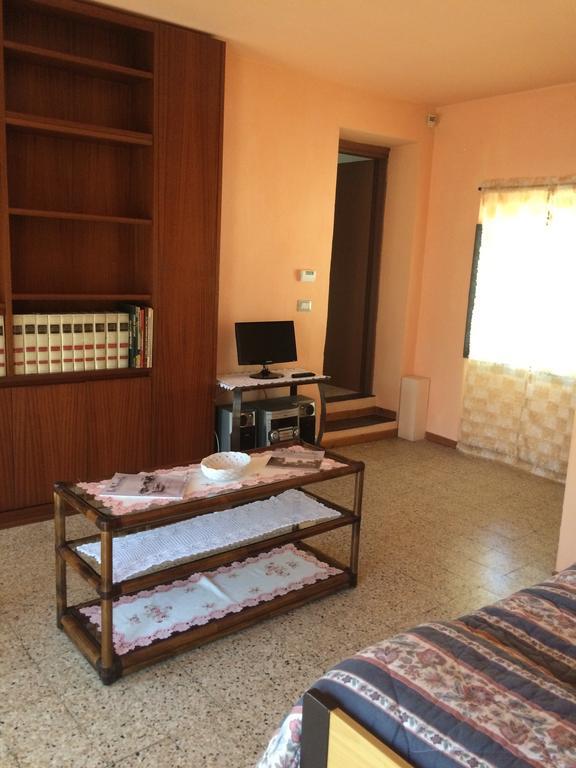 Yoghi & Bubu Apartman Gambolò Szoba fotó