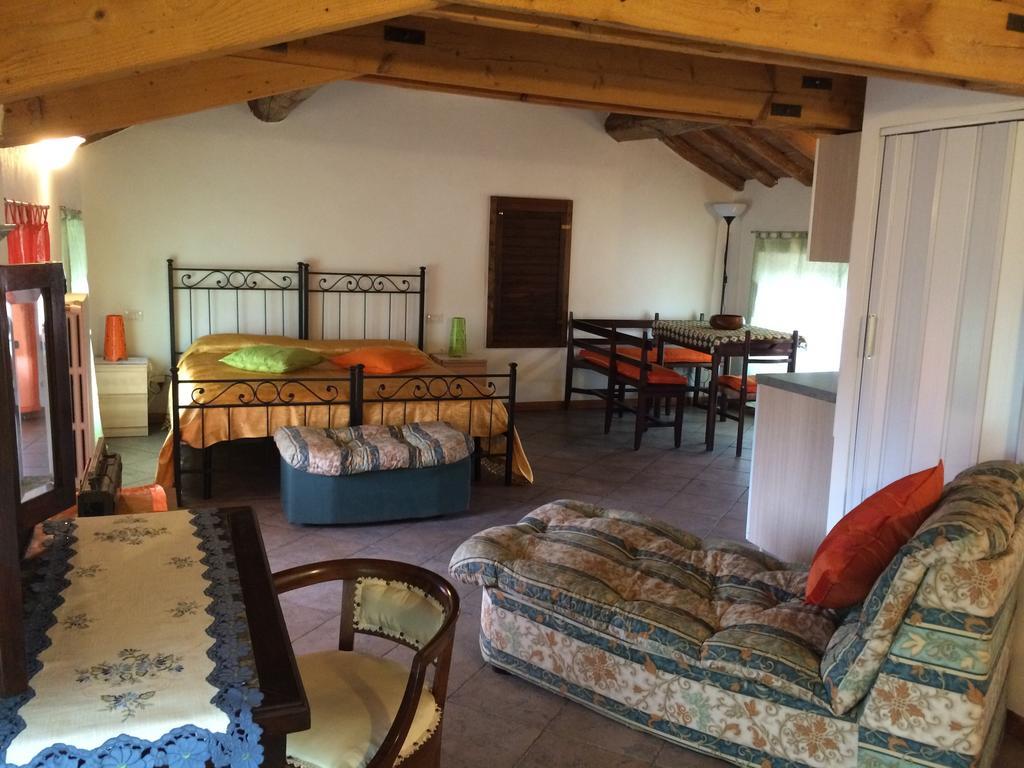Yoghi & Bubu Apartman Gambolò Szoba fotó